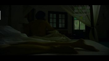 Сексапильная девочка в черных нейлоновых чулочках занимается сексом на кровати